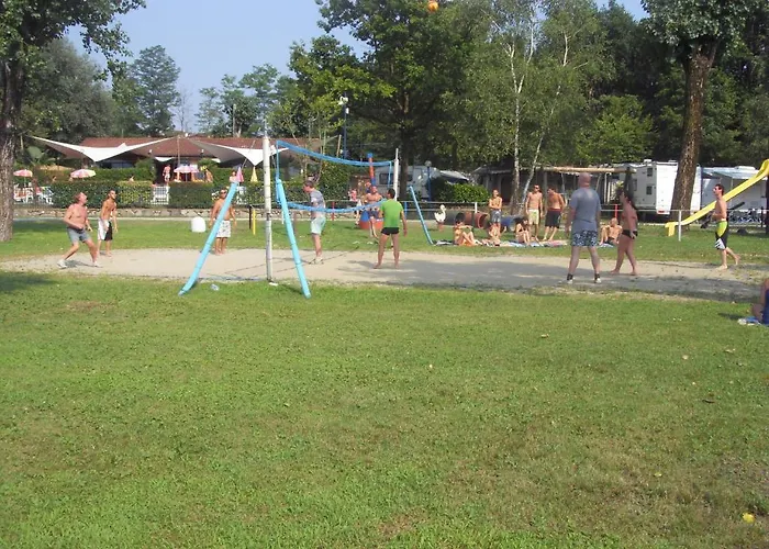 Dkamping Village Кемпинг Испра