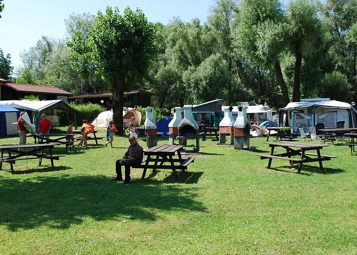 Кемпинг Dkamping Village Испра