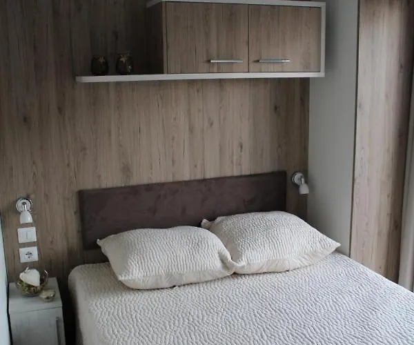 Dkamping Village Кемпинг Испра