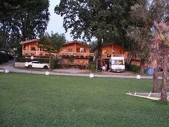 Dkamping Village Кемпинг Испра